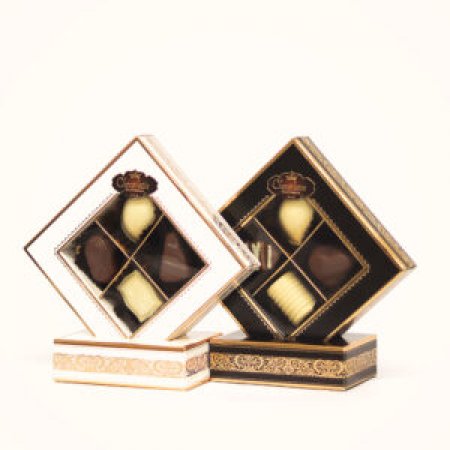 מארז מפואר 4 פרלינים (שחור/ לבן)